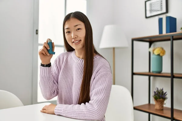 Young Chinese Girl Using Inhaler Sitting Table Home — Stock Photo, Image