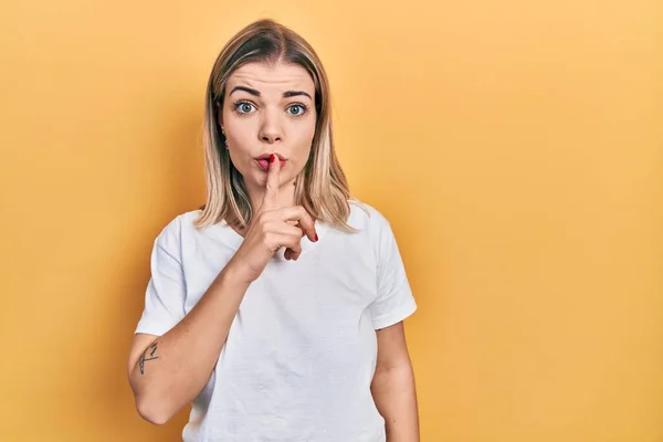 Beautiful Caucasian Woman Wearing Casual White Shirt Asking Quiet Finger — Stock Photo, Image