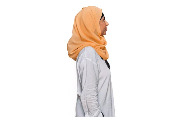 Hispanische Frau Mittleren Alters Trägt Einen Traditionellen Islamischen Hijab Schal — Stockfoto