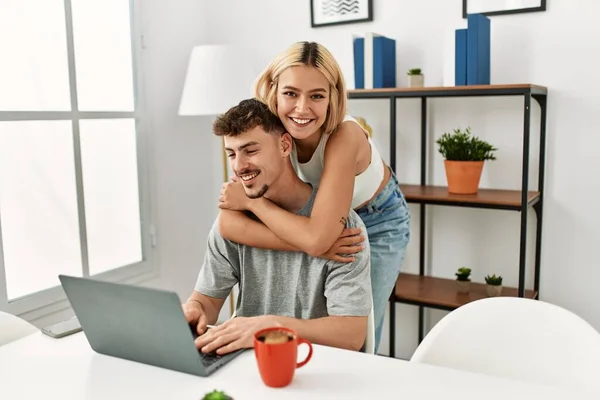 Young Caucasian Couple Hugging Using Laptop Sitting Desk Home — Stock Photo, Image