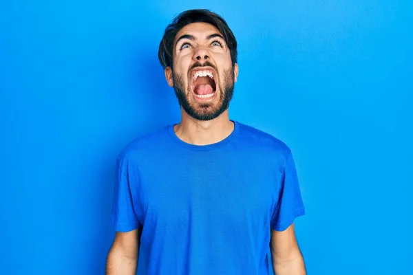 Young Hispanic Man Wearing Casual Clothes Angry Mad Screaming Frustrated — Stock Photo, Image