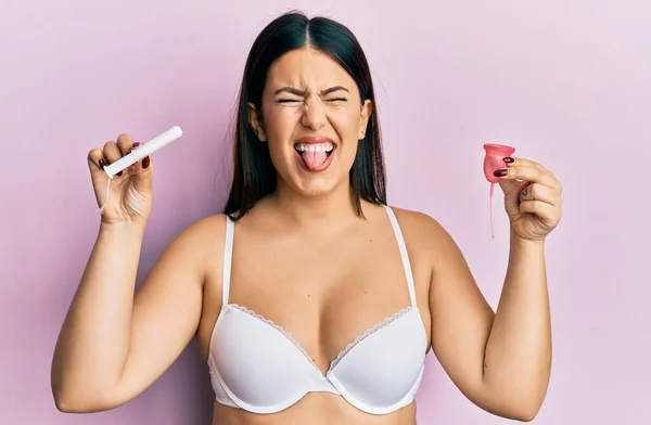 Mulher Bonita Morena Segurando Copo Menstrual Vestindo Roupa Interior Estressada — Fotografia de Stock