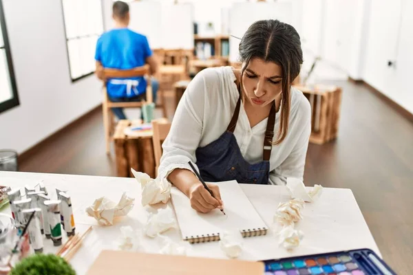 Estudiante Pintura Wpman Hizo Hincapié Pintura Escuela Arte — Foto de Stock