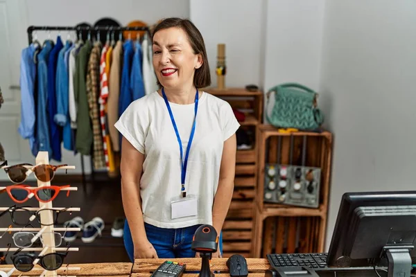 Hermosa Mujer Hispana Mediana Edad Trabajando Como Gerente Boutique Por — Foto de Stock