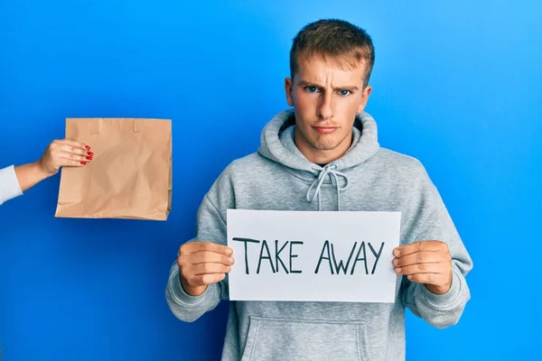 Jonge Blanke Man Die Een Spandoek Vasthoudt Ontvangt Een Papieren — Stockfoto