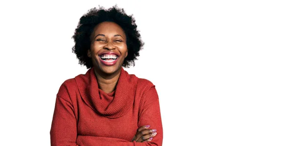 Femme Afro Américaine Aux Cheveux Afro Avec Les Bras Croisés — Photo