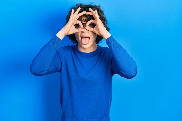 Joven Guapo Con Ropa Casual Gafas Haciendo Buen Gesto Como — Foto de Stock