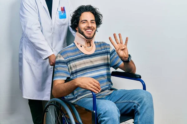 Bonito Homem Hispânico Sentado Cadeira Rodas Usando Colar Pescoço Mostrando — Fotografia de Stock
