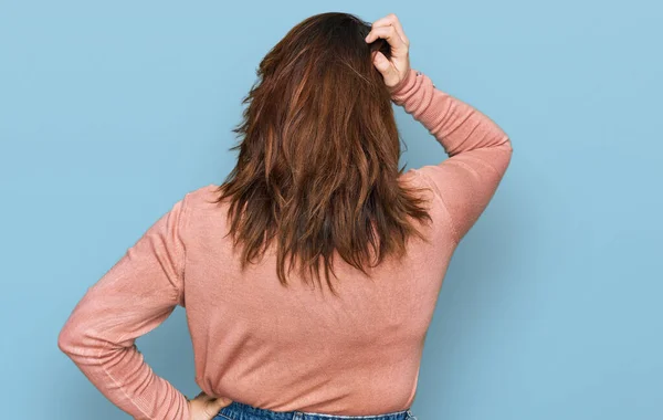 Young Size Woman Wearing Casual Clothes Glasses Backwards Thinking Doubt — Stock Photo, Image