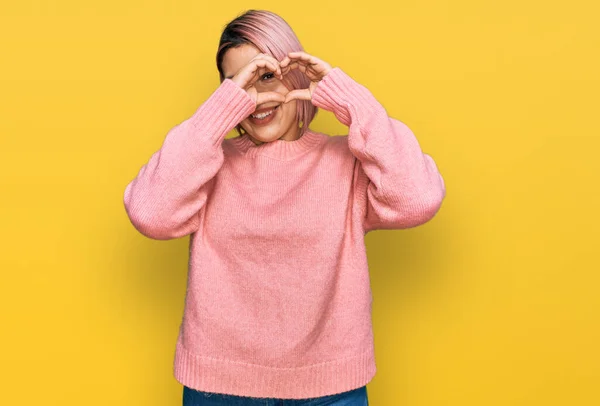 Hispanic Woman Pink Hair Wearing Casual Winter Sweater Doing Heart — Stock Photo, Image