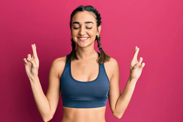 Chica Morena Joven Con Ropa Deportiva Trenzas Gesto Cruzado Sonriendo — Foto de Stock