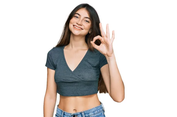 Joven Hermosa Chica Adolescente Con Camiseta Corte Casual Sonriendo Positiva — Foto de Stock