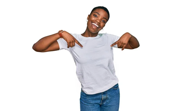 Young African American Woman Wearing Casual White Shirt Looking Confident — Stock Photo, Image