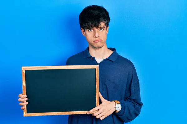 Pohledný Hipster Mladý Muž Držící Tabuli Depresi Strachující Úzkost Rozzlobený — Stock fotografie