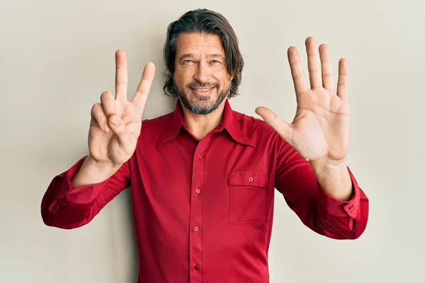 Middelbare Leeftijd Knappe Man Het Dragen Van Casual Kleding Tonen — Stockfoto