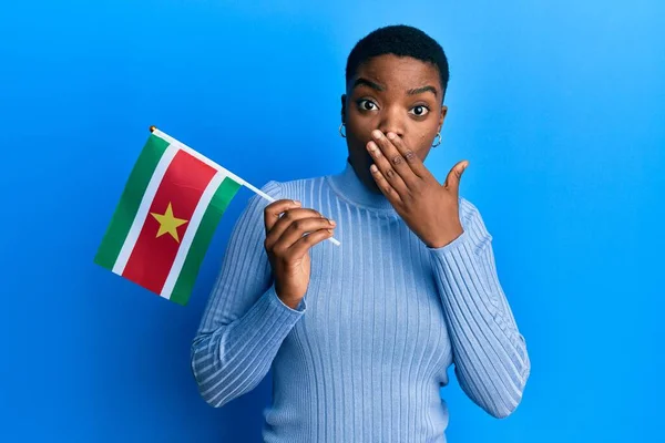 Jonge Afro Amerikaanse Vrouw Met Een Achternaam Vlag Die Mond — Stockfoto