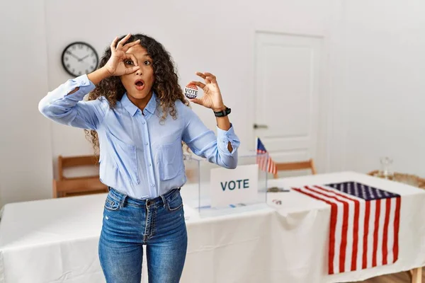 Beautiful Hispanic Woman Standing Political Campaign Voting Ballot Doing Gesture — Stock Photo, Image