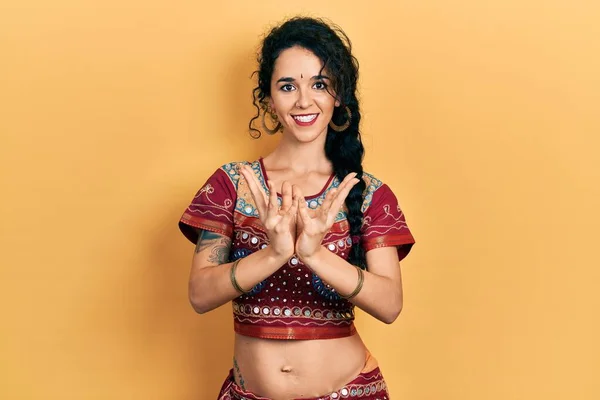 Young Indian Woman Wearing Traditional Belly Dancer Costume Dancing Exotic — Stock Photo, Image