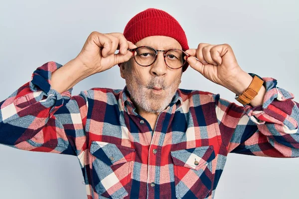 Schöner Reifer Mann Mit Brille Wollmütze Fischgesicht Mit Mund Und — Stockfoto