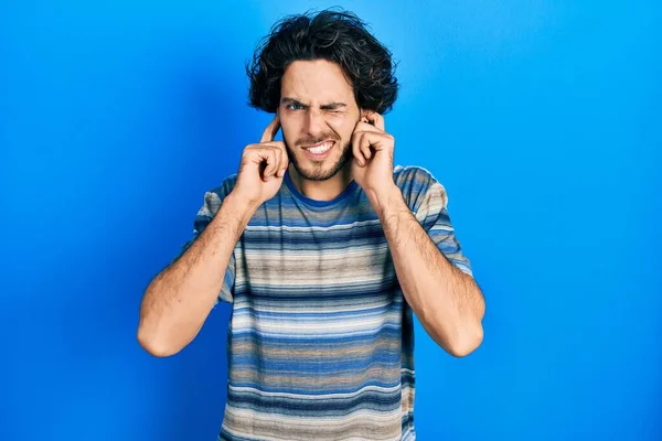 Handsome Hispanic Man Wearing Casual Clothes Pink Background Covering Ears — Stock Photo, Image