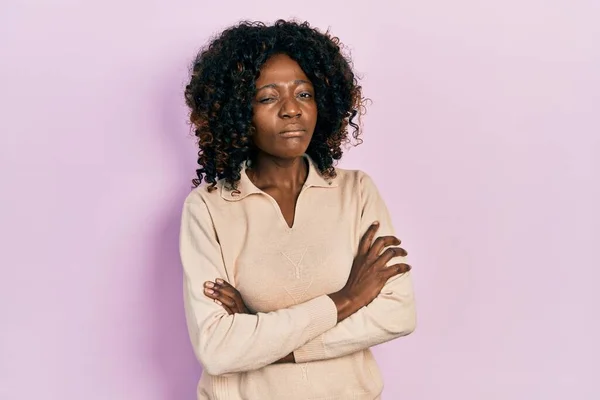 Jonge Afro Amerikaanse Vrouw Draagt Nonchalante Kleren Sceptisch Nerveus Afkeurende — Stockfoto