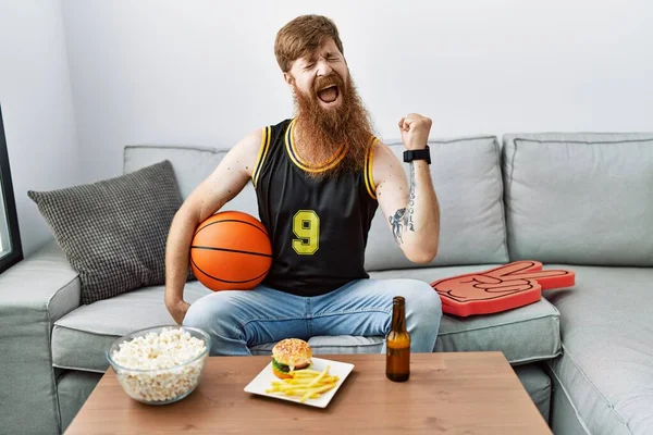 Caucasian Man Long Beard Holding Basketball Ball Cheering Game Very — Stock Photo, Image
