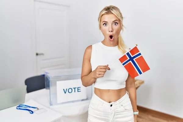 Young Caucasian Woman Political Campaign Election Holding Norway Flag Scared — Stock Photo, Image