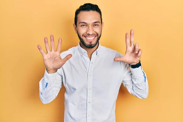 Hombre Hispano Con Barba Vistiendo Camisa Negocios Mostrando Señalando Con — Foto de Stock