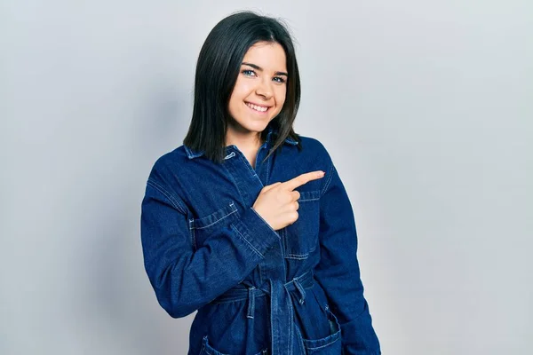 Young Brunette Woman Wearing Denim Jumpsuit Smiling Cheerful Pointing Hand — Stock Photo, Image