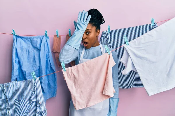 African American Woman Braided Hair Washing Clothes Clothesline Surprised Hand — Stock Photo, Image