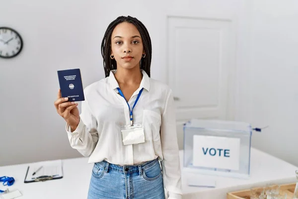 Jovem Mulher Afro Americana Eleição Campanha Política Segurando Deutschland Passaporte — Fotografia de Stock