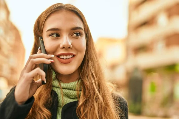 Young Blonde Girl Smiling Happy Talking Smartphone City — ストック写真