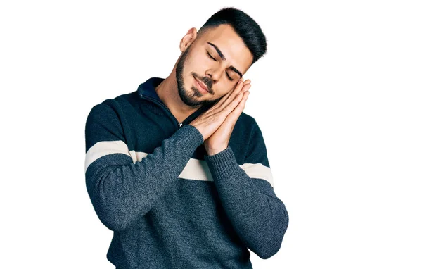 Jovem Hispânico Com Barba Vestindo Camisola Inverno Casual Dormindo Cansado — Fotografia de Stock