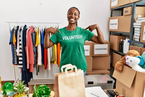Young African American Woman Smiling Happy Pointing Finger Volunteer Shirt — Stock Photo, Image