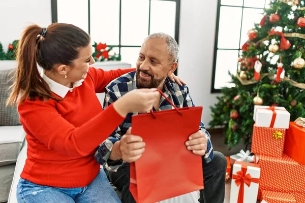 Young Daughter Giving Present Senior Father Celebrating Christmas Together Home — Stock Photo, Image