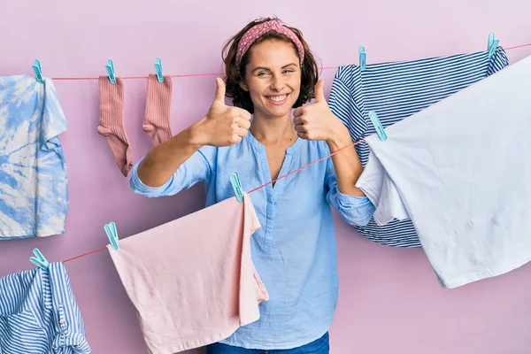 Young Brunette Woman Doing Laundry String Hangs Approving Doing Positive — Stock Photo, Image