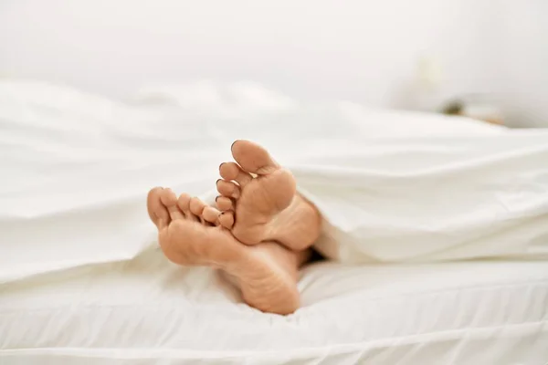 Middle Age Hispanic Woman Sleeping Bedroom — Stock Photo, Image