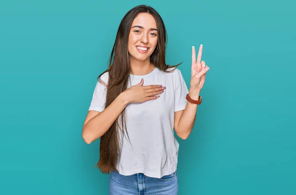 Young Hispanic Girl Wearing Casual White Shirt Smiling Swearing Hand — Stock Photo, Image