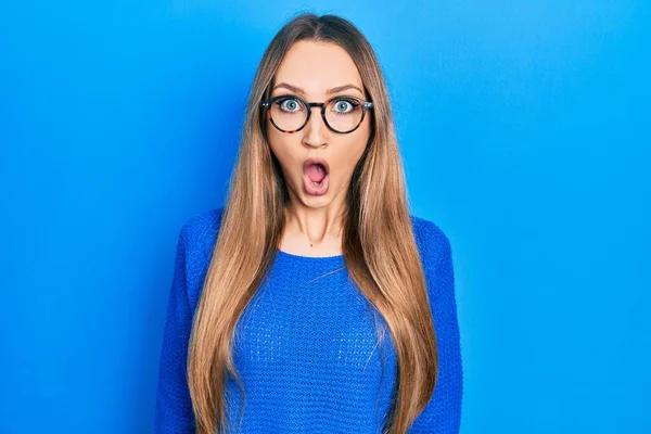 Young Blonde Girl Wearing Casual Clothes Glasses Scared Amazed Open — Stock Photo, Image