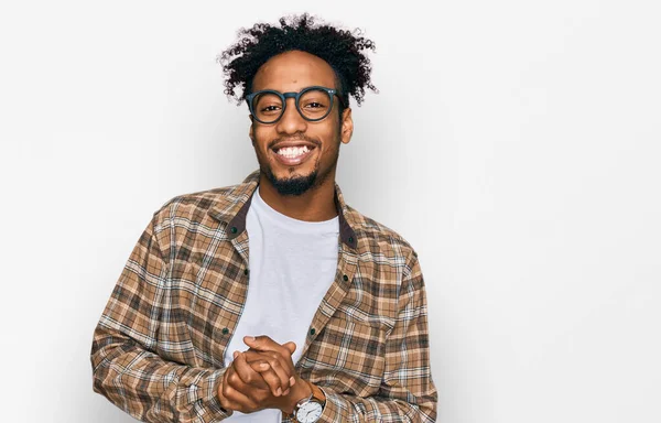 Joven Hombre Afroamericano Con Barba Vistiendo Ropa Casual Gafas Con —  Fotos de Stock