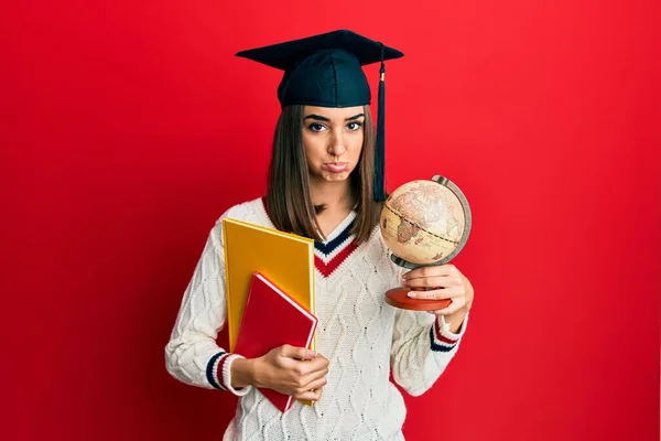 Joven Morena Graduada Geografía Deprimida Preocupada Por Angustia Llorando Enojada —  Fotos de Stock