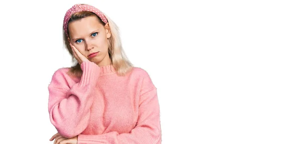 Jonge Blanke Vrouw Draagt Casual Kleding Denken Kijken Moe Verveeld — Stockfoto