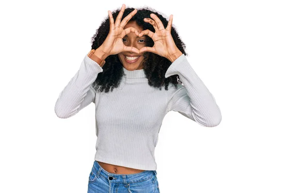 Young African American Girl Wearing Casual Clothes Doing Heart Shape — Stock Photo, Image