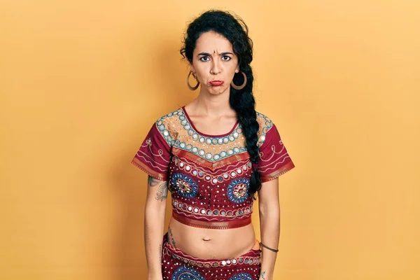 Young Woman Wearing Bindi Bollywood Clothing Depressed Worry Distress Crying — Stock Photo, Image