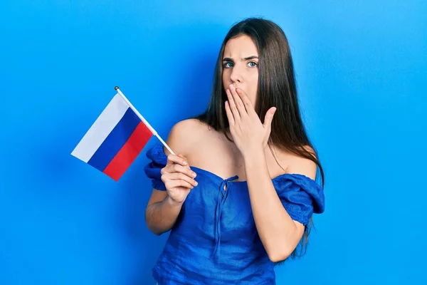 Junge Brünette Teenager Mit Russischer Flagge Die Den Mund Mit — Stockfoto