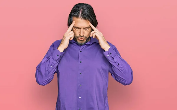 Homem Bonito Meia Idade Vestindo Camisa Negócios Com Mão Cabeça — Fotografia de Stock