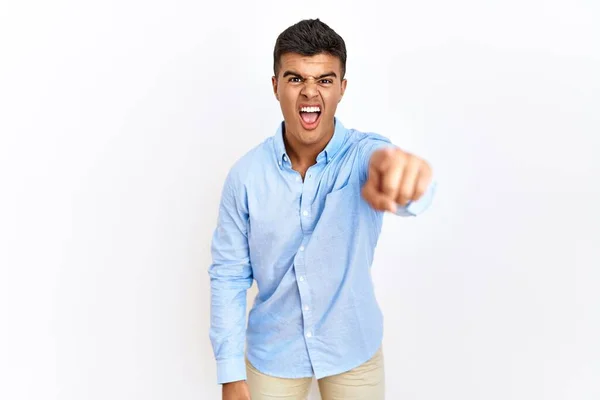 Jovem Hispânico Vestindo Camisa Negócios Sobre Fundo Isolado Apontando Descontente — Fotografia de Stock