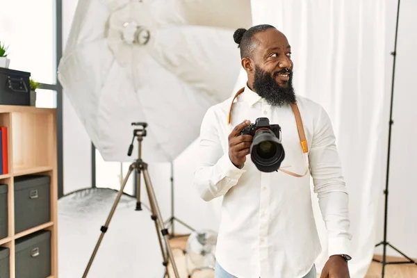 African American Photographer Man Working Photography Studio Looking Away Side — Stock fotografie