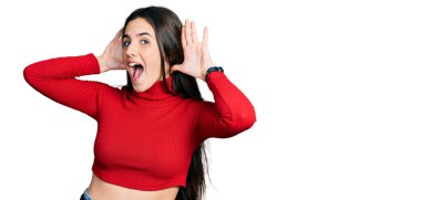 Genç esmer, kırmızı balıkçı yaka kazak giyen neşeli gülümseyen, elleri yüzün belli bir şekilde dikizleme oyunu oynayan bir genç. Şaşırdım ve çıktım. 