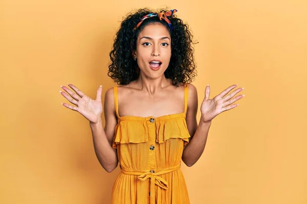 Young Latin Girl Wearing Summer Dress Celebrating Crazy Amazed Success — Stock Photo, Image